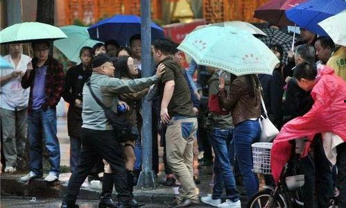 日照欠债吃瓜事件视频,一场网络围观下的债务风波