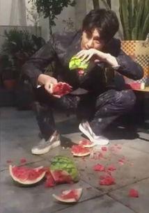 吃瓜骑行圈接吻事件